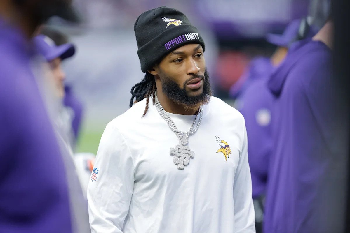 वायकिंग्स एनएफएल वर्षाच्या सुरुवातीला दिग्गज आरोन जोन्स, जाव्हॉन हार्ग्रेव्हला सोडतील