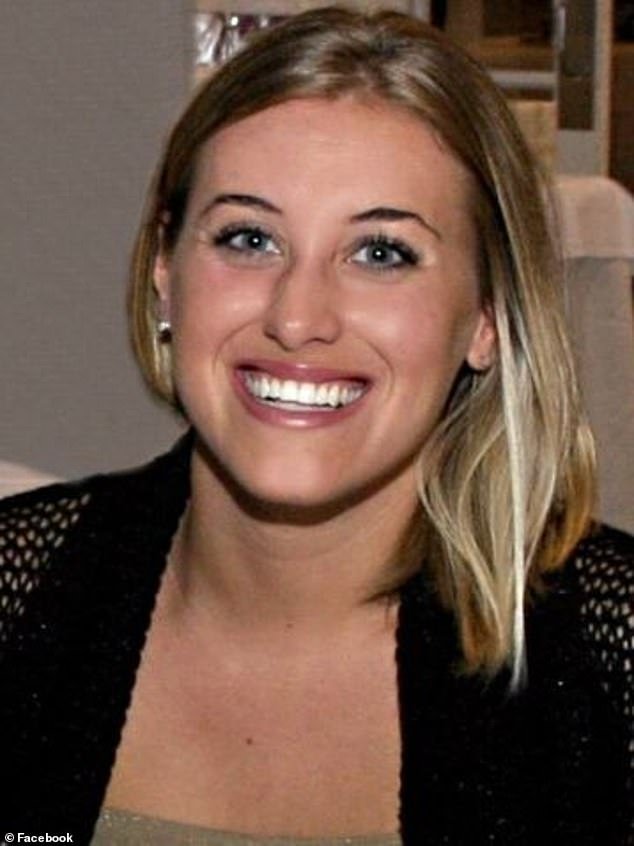 माझी मुलगी 20 वर्षांपूर्वी गायब झाल्यानंतर मी प्रत्येक आईचे दुःस्वप्न अनुभवले – आणि आता कानाचा फोटो तिला शोधण्याची माझी शेवटची आशा आहे