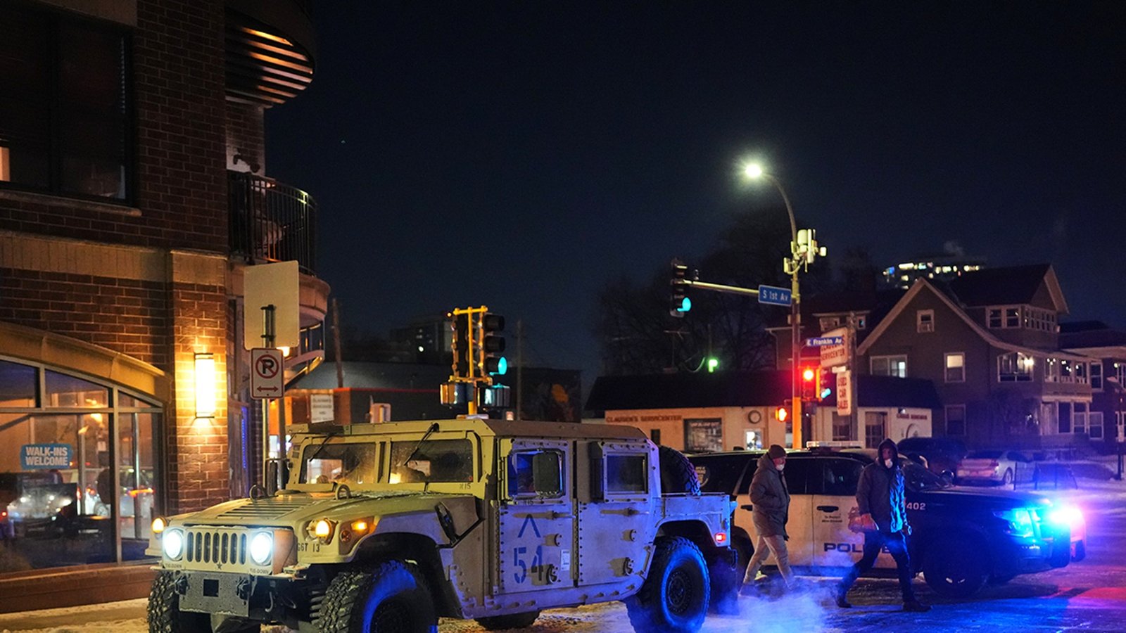 प्राणघातक ॲलेक्स प्रीटीच्या गोळीबारानंतर नॅशनल गार्ड मिनियापोलिसमध्ये पोहोचला