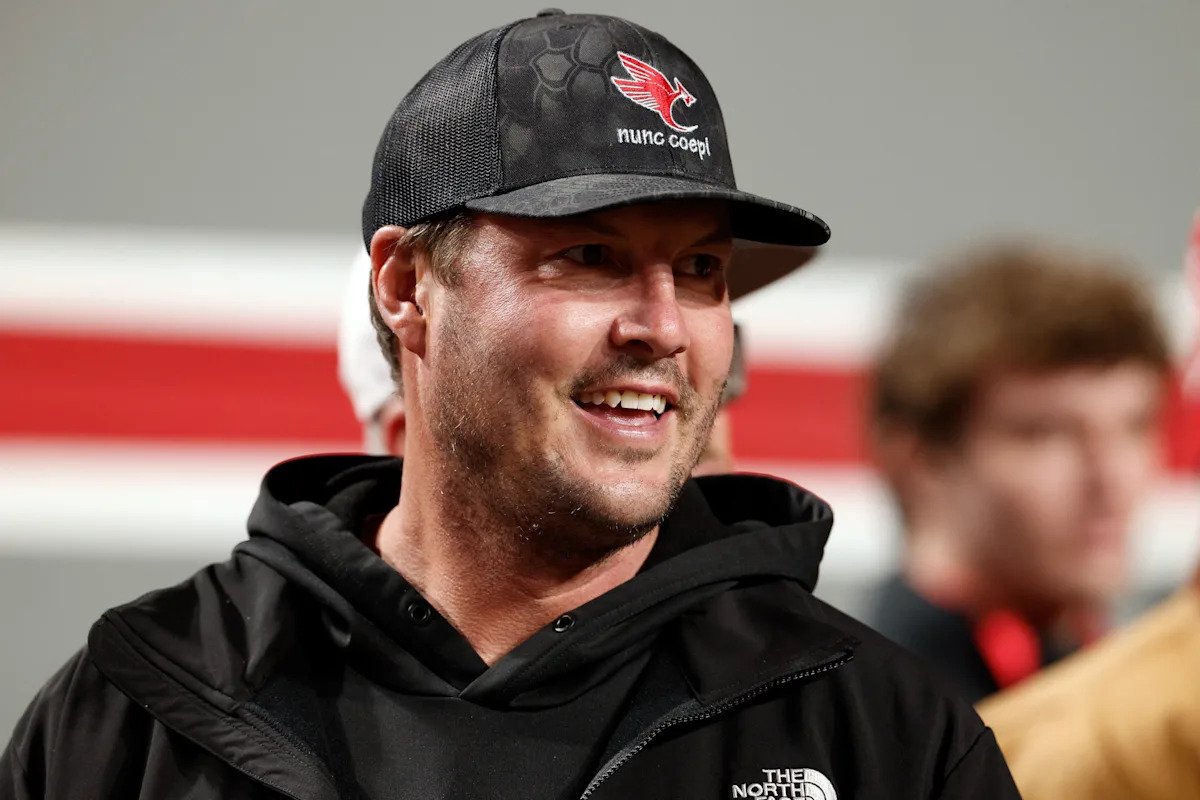 फिलिप रिव्हर्सचा मुलगा, गनर रिव्हर्सने NC राज्यासाठी QB खेळण्यासाठी वचनबद्ध केले आहे