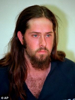 कुख्यात दही दुकान हत्याकांडातील चार आरोपींना या निर्घृण हत्येनंतर 35 वर्षांनंतर खळबळजनकरित्या निर्दोष घोषित करण्यात आले आहे.