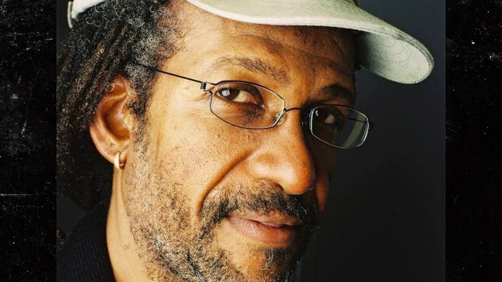 रेगेचे दिग्गज लोवेल ‘स्ली’ डनबर यांचे वयाच्या ७३ व्या वर्षी निधन झाले