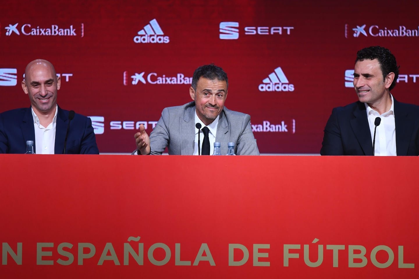 लुईस एनरिक आणि कोस्टा रिकन राष्ट्रीय संघाचे नेतृत्व करण्यासाठी उमेदवार यांच्यातील “निष्ठा” ची कथा