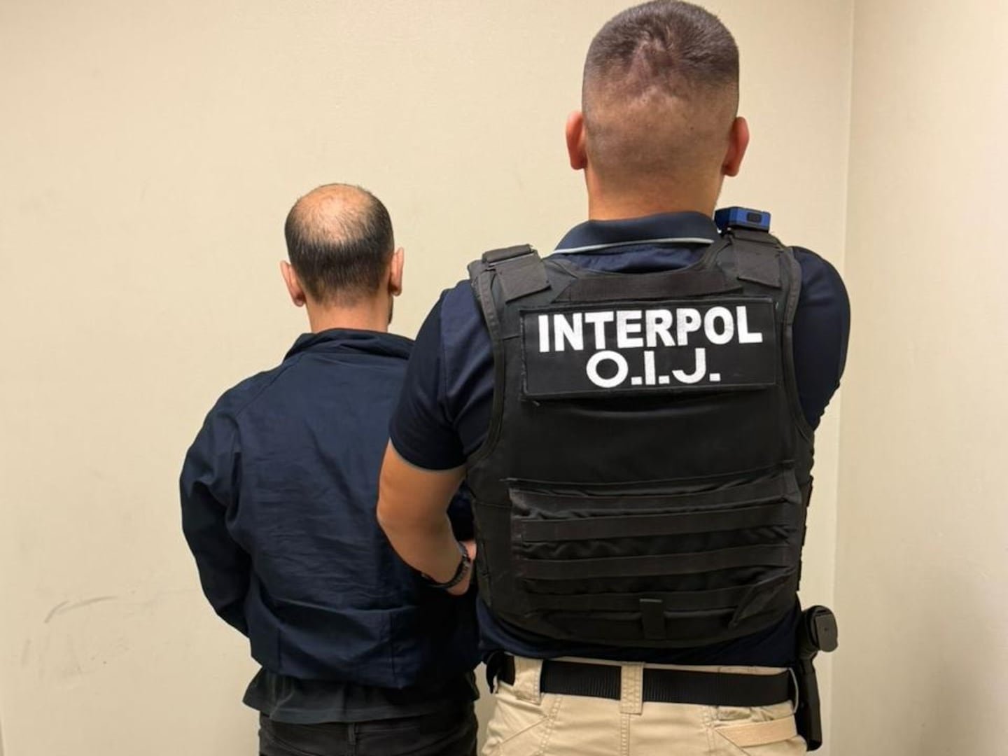 OIJ चे इंटरपोलचे युनायटेड स्टेट्सकडे प्रत्यार्पण