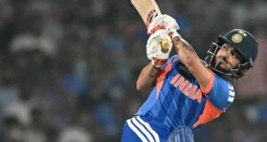 सॅमसनऐवजी इशान किशनने डावाची सुरुवात केली, टी-२० विश्वचषक सराव सामन्यात २० चेंडूंत अर्धशतक झळकावले.