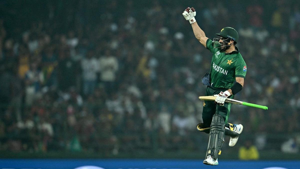 T20 विश्वचषक 2026: पाकिस्तानने श्रीलंकेचा पराभव केला, पण उपांत्य फेरीतून बाहेर पडला