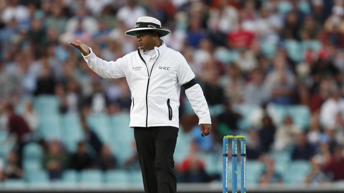 2026-27 हंगामासाठी ICC एलिट पॅनेलवरील पंचांपैकी नितीन मेनन हे एकमेव भारतीय आहेत.