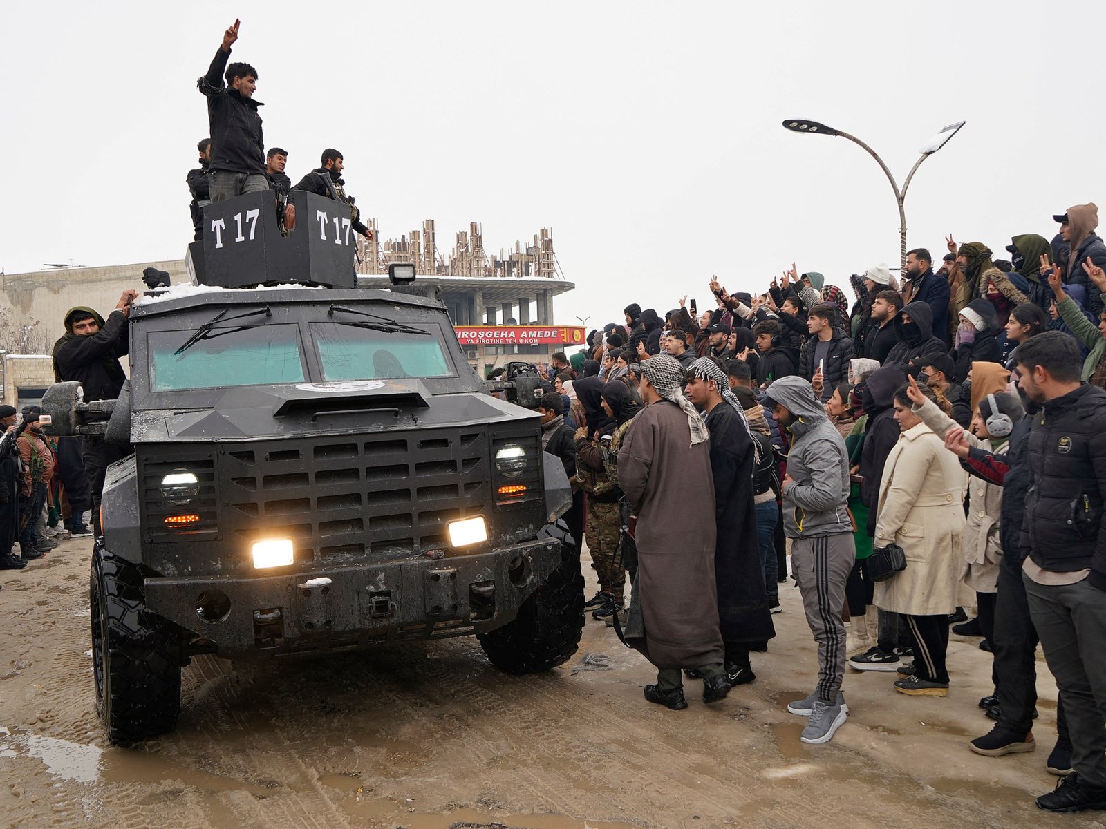 सीरियन सैन्य, कुर्दिश नेतृत्वाखालील SDF यांनी एकमेकांवर युद्धविरामाचे उल्लंघन केल्याचा आरोप केला आहे सीरिया युद्ध बातम्या