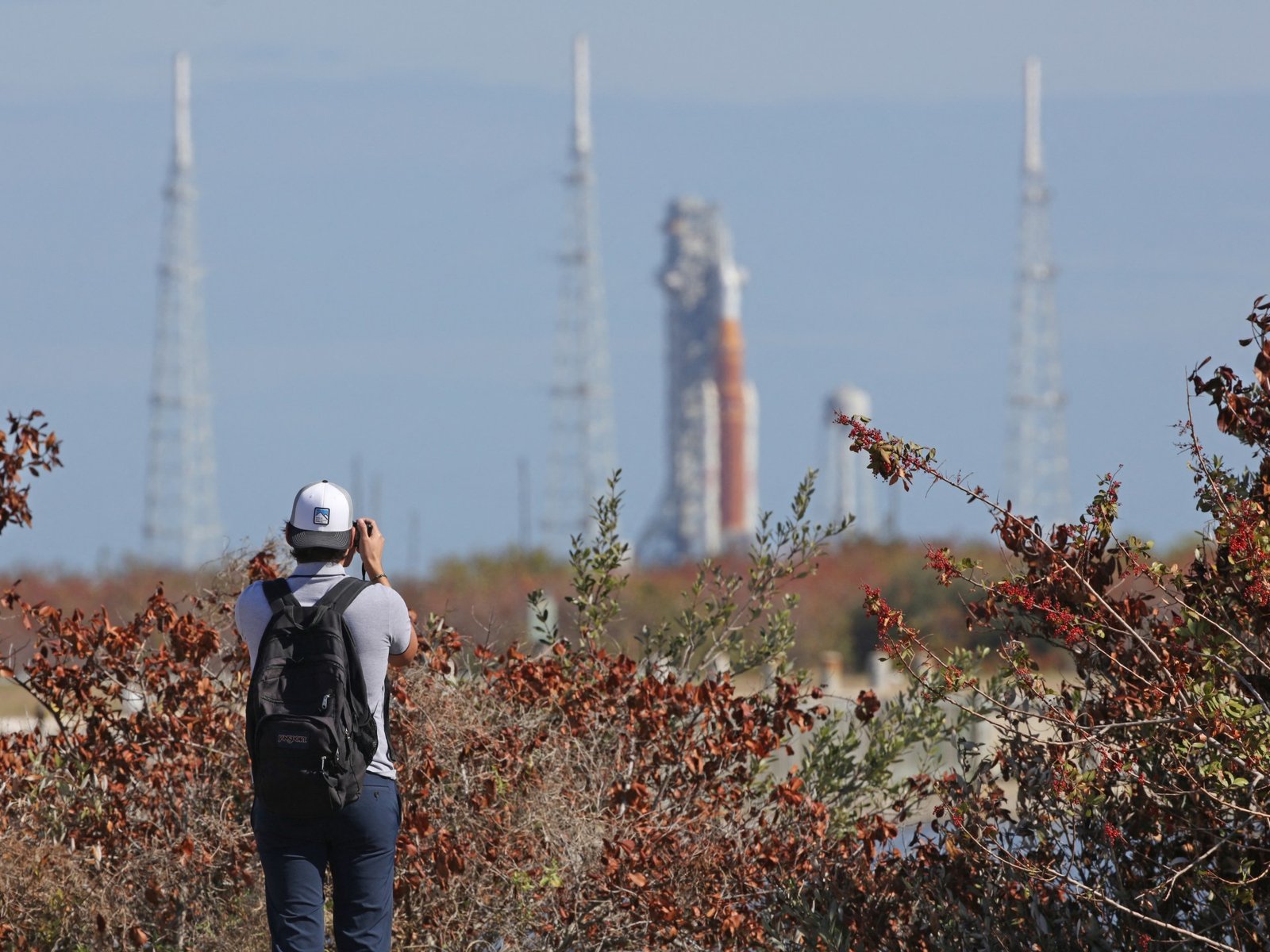 तांत्रिक समस्यांमुळे नासाने मानवयुक्त चंद्र मोहिमेसाठी मार्च प्रक्षेपण नाकारले Space News