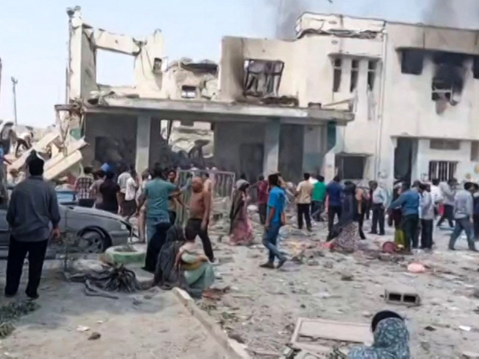 इस्रायल-इराण संघर्षाच्या बातम्या दोन इराणी शाळांवर इस्रायली हल्ल्यात 50 हून अधिक लोक मारले गेले