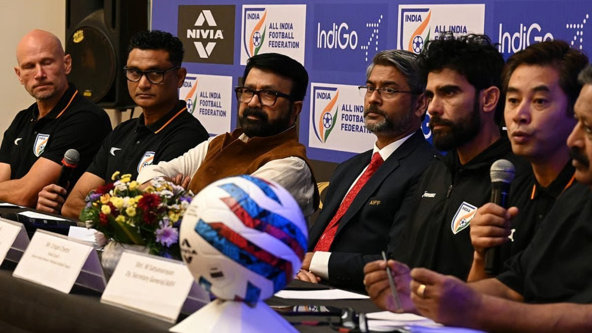 भारतीय फुटबॉल असोसिएशन अखेर भारतीय फुटबॉलमधील दुहेरी प्रवेशांवर बंदी घालण्याच्या तयारीत आहे; सुप्रीम कौन्सिलच्या पुश फुटबॉलच्या बातम्यांनंतर तो वादग्रस्त सुधारणांसाठी दबाव टाकतो