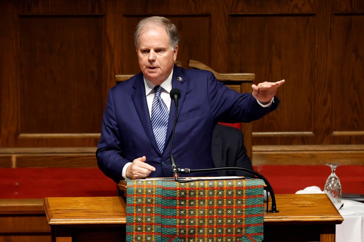 डेमोक्रॅट उमेदवाराने अलाबामामध्ये रिपब्लिकन आघाडीची निम्मी कपात केली – मतदान %%page%%%%sep%%%%%%%%%%%%%%%% डेमोक्रॅट उमेदवाराने अलाबामामध्ये रिपब्लिकन आघाडीची निम्मी कपात केली – मतदान