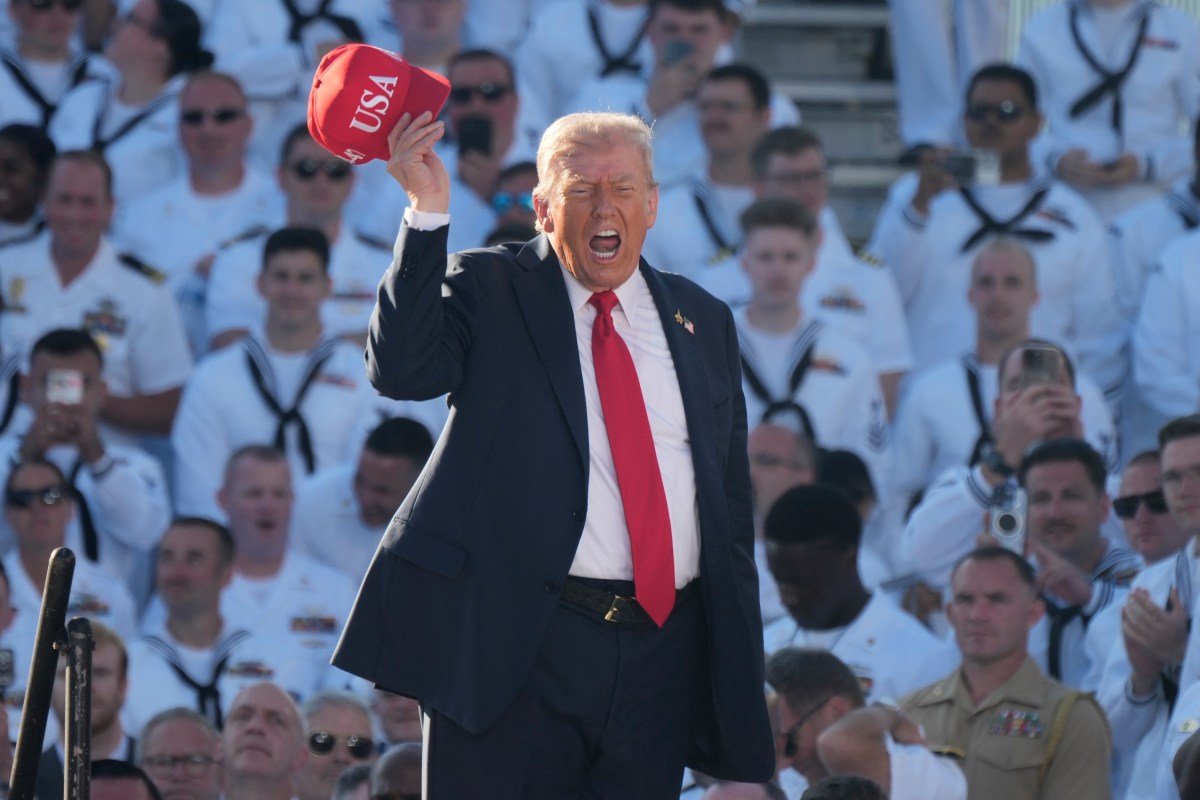 डोनाल्ड ट्रम्प प्रस्तावित नवीन $1 नाणे डिझाइन मध्ये वैशिष्ट्यीकृत आहे