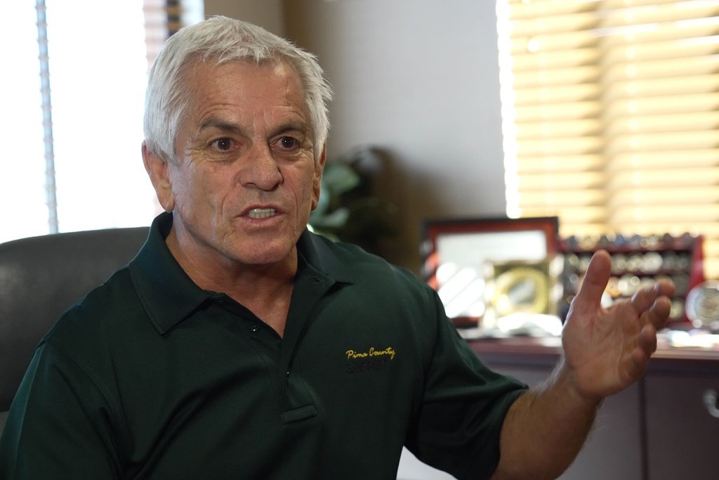 शेरीफने चेतावणी दिली की नॅन्सी गुथरीच्या बाबतीत अधिका-यांनी “जागरूक” असले पाहिजे