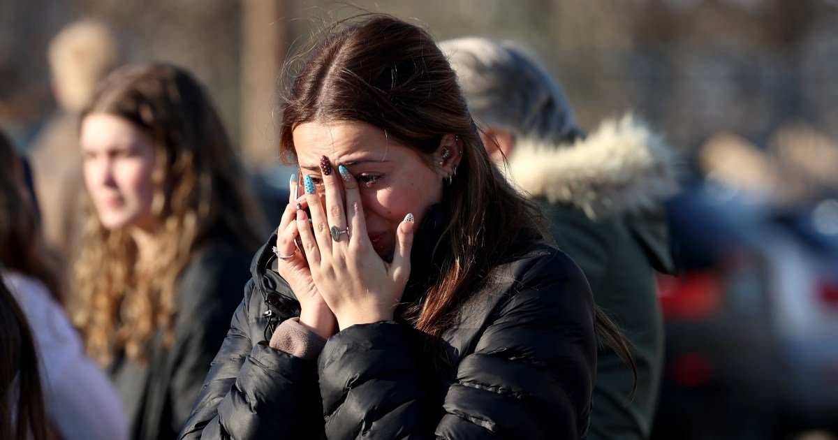 ऱ्होड आयलंड गोळीबार: पावटकेट आइस रिंक येथे 2 ठार, 3 गंभीर जखमी | बंदूक हिंसाचार बद्दल बातम्या