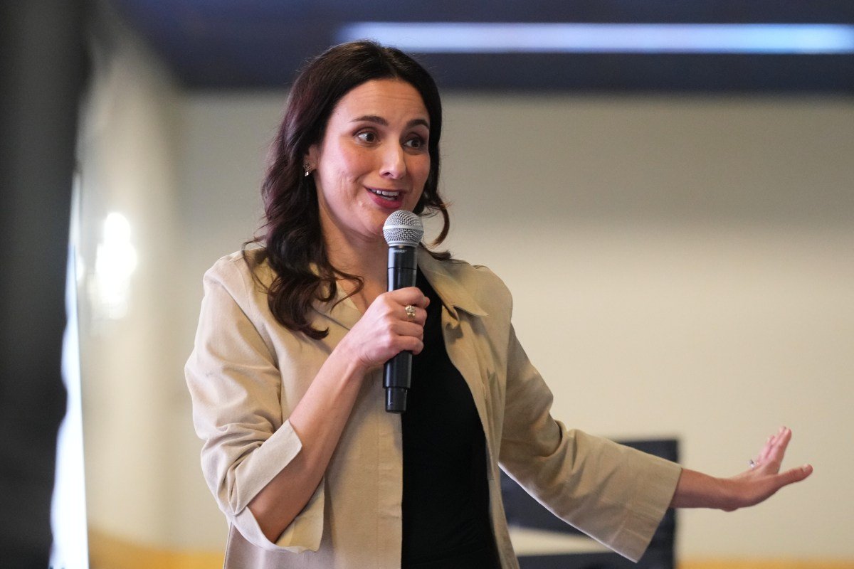 जीना हिनोजोसा टेक्सास डेमोक्रॅट प्राइमरी जिंकल्यामुळे ग्रेग ॲबॉट हरण्याची शक्यता आहे