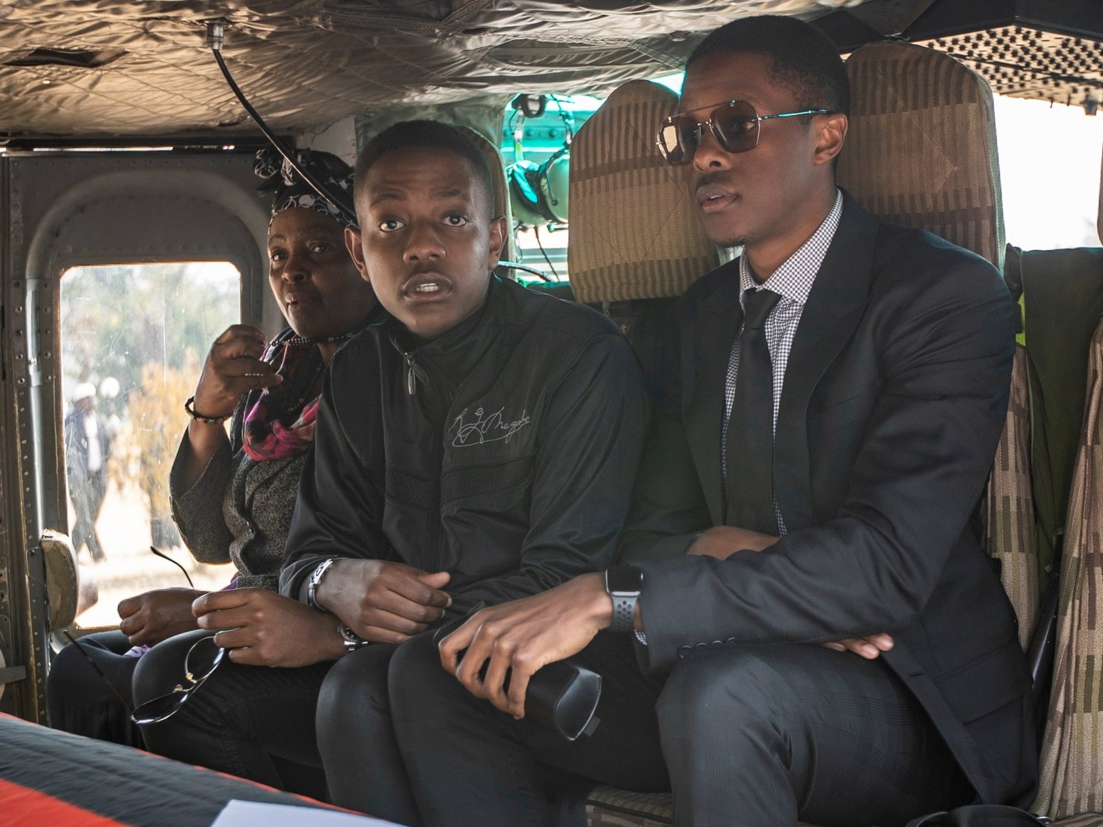 झिम्बाब्वेचे माजी नेते रॉबर्ट मुगाबे यांच्या मुलाला दक्षिण आफ्रिकेच्या पोलिसांनी अटक केली आहे