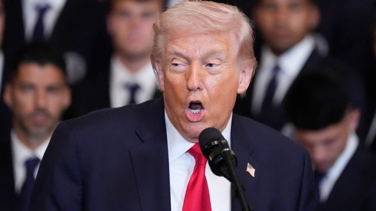 ट्रम्प म्हणाले की, इराणनंतर क्युबात सत्ताबदल ही ‘काळाची बाब’ आहे डोनाल्ड ट्रम्पची बातमी