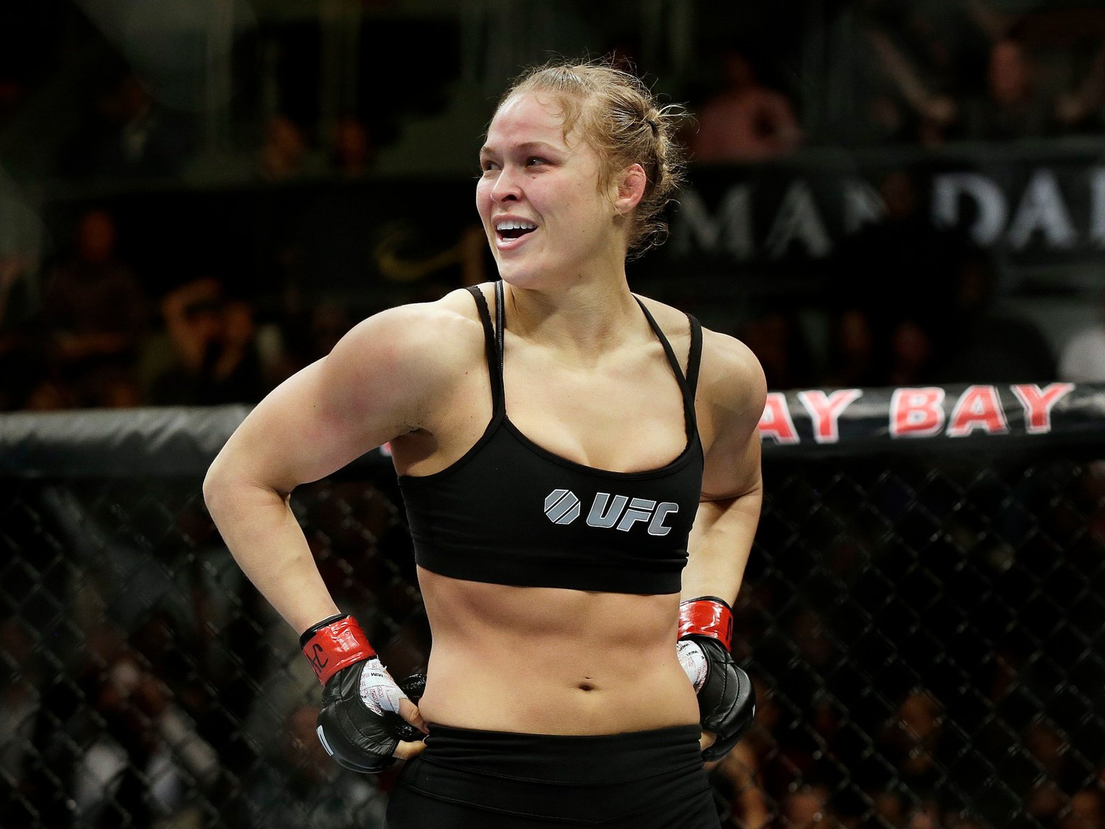 Ronda Rousey, Gina Carano मे मध्ये लढण्यासाठी MMA निवृत्ती समाप्त | मिश्र मार्शल आर्ट्स बातम्या