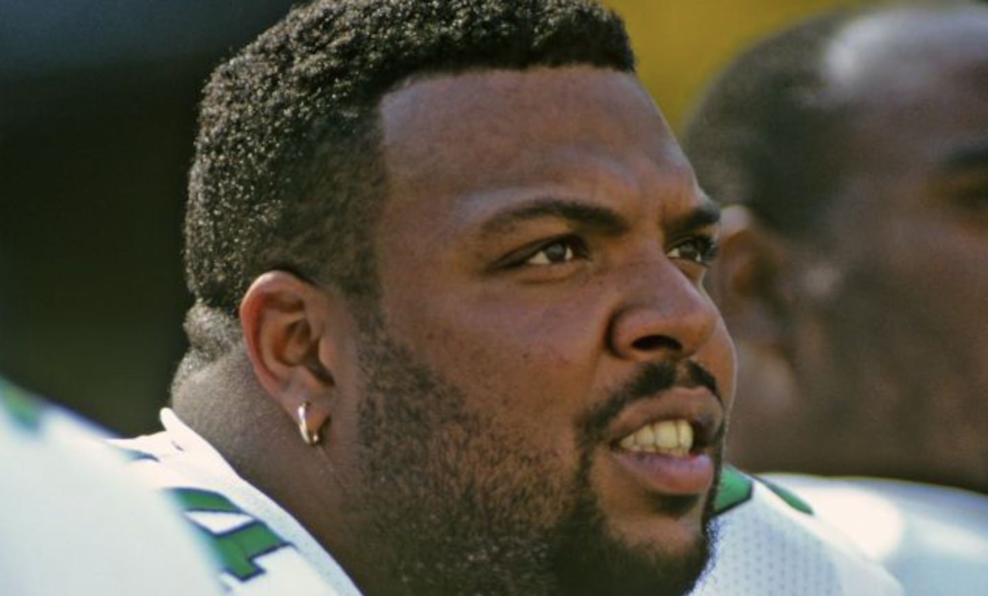 माजी NFL खेळाडू केविन जॉन्सन बेघर शिबिरात मृतावस्थेत आढळले