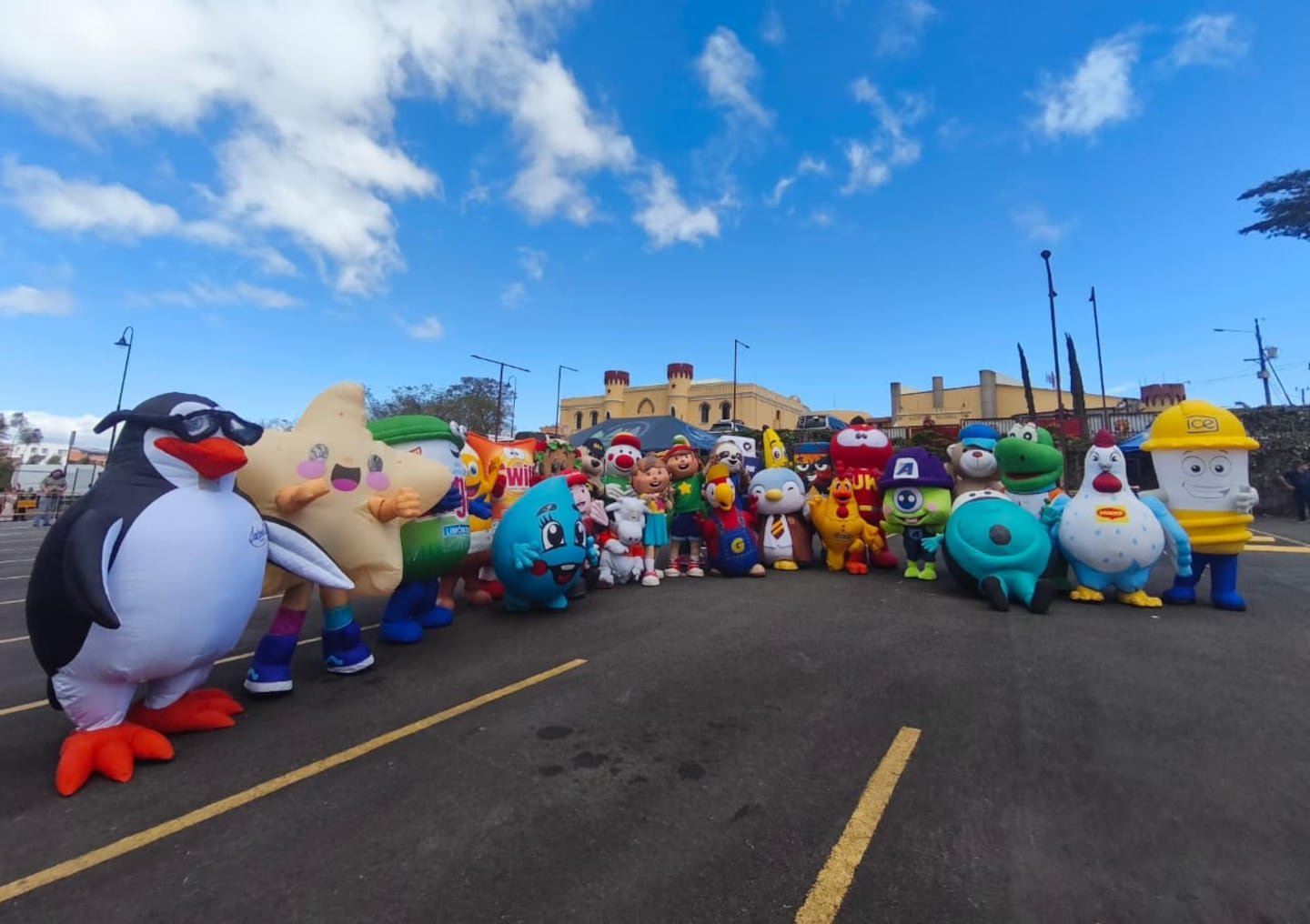 चिल्ड्रन म्युझियममध्ये एक हृदयस्पर्शी बोटरगॅस चॅम्पियनशिप आयोजित करण्यात आली आणि हे दोघे विजेते ठरले