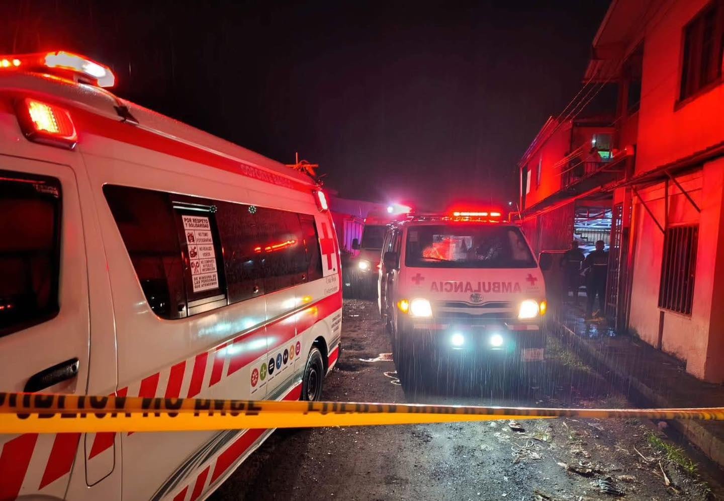 पोलिसांच्या अहवालात हृदयद्रावक दृश्य उघड झाले जिथे आई आणि तिची तरुण मुलगी घरी पोलिसांना सापडली