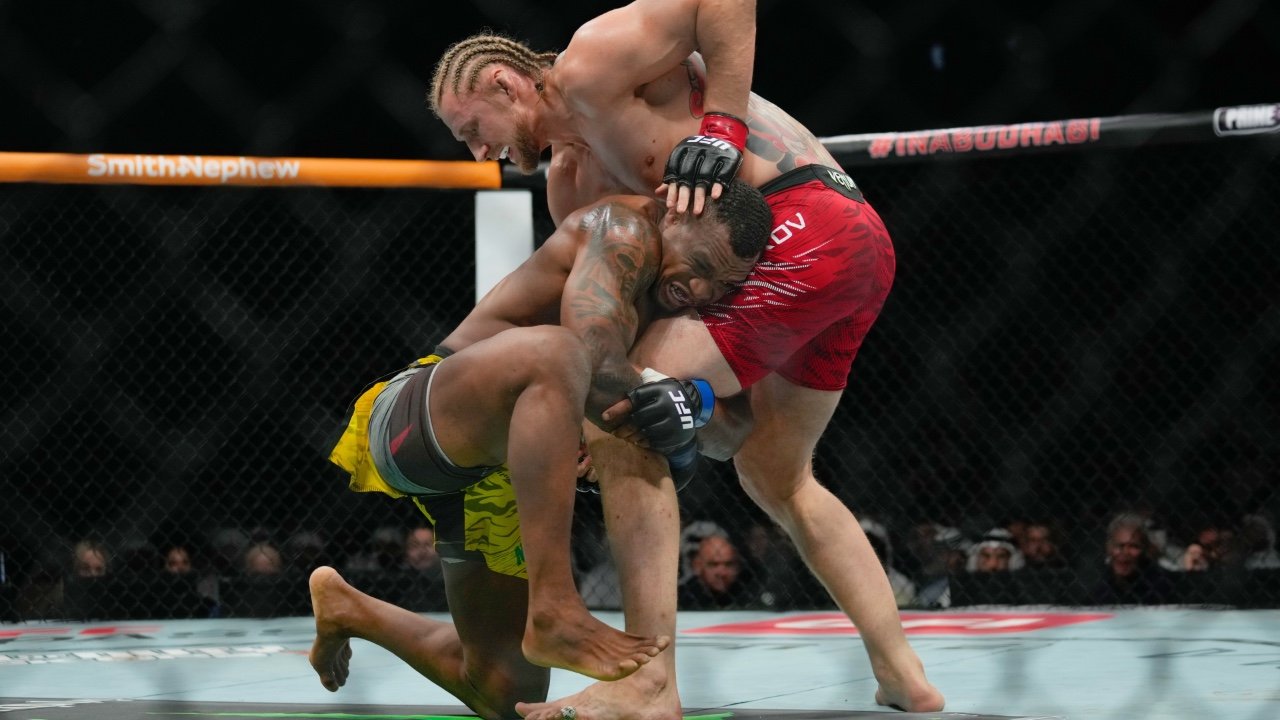 अहवाल: नुकत्याच झालेल्या नुकसानीनंतर यूएफसी जेल्टन आल्मेडासोबत भाग घेते