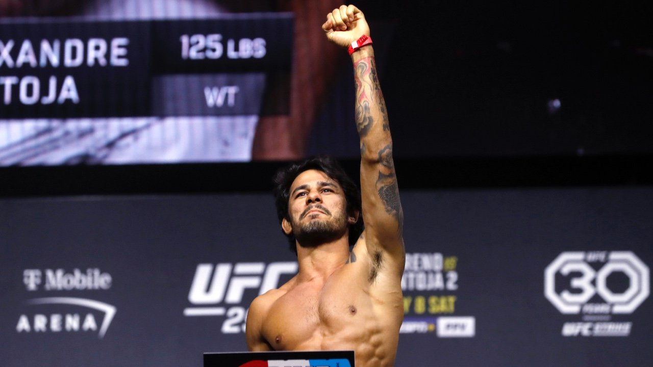 शुक्रवारचे थेट प्रवाह पहा: स्पोर्ट्सनेटवर अधिकृत UFC 323 वेट-इन