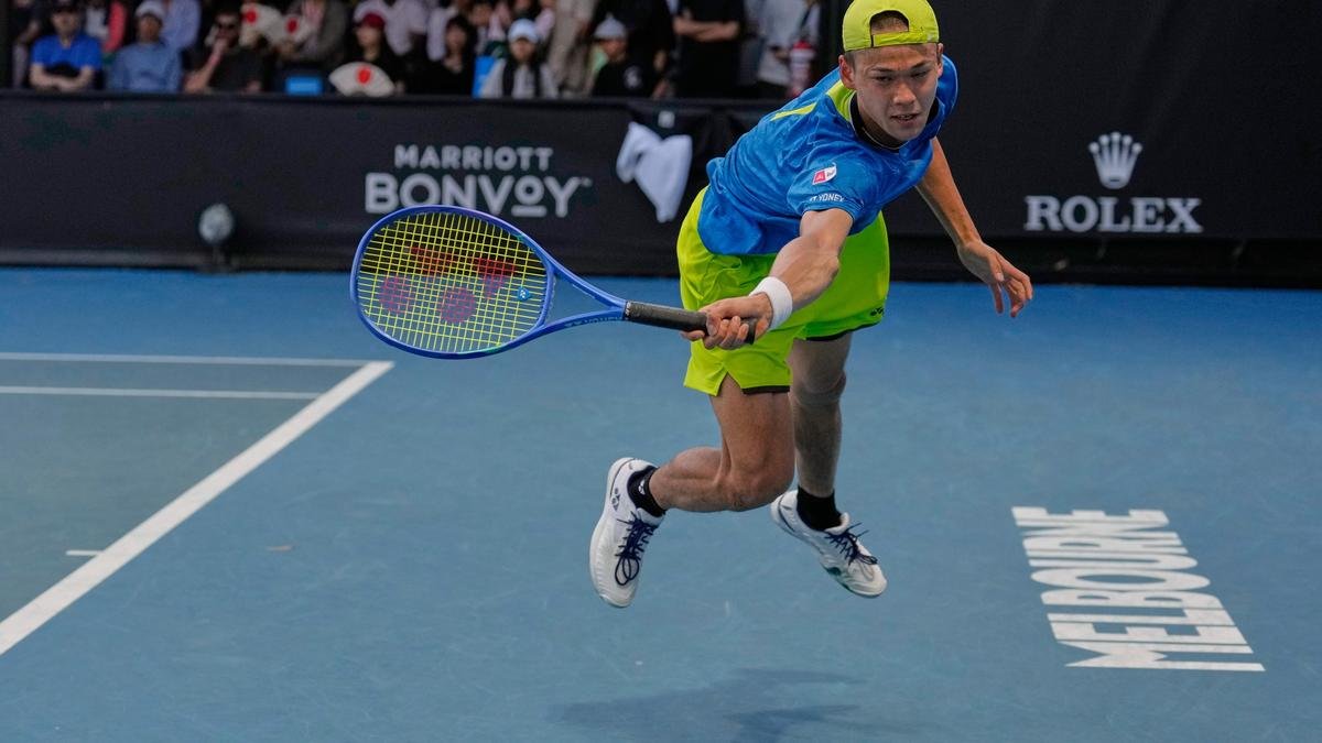 उपांत्य फेरीत साकामोटोचा सामना क्रॉफर्डशी होणार आहे