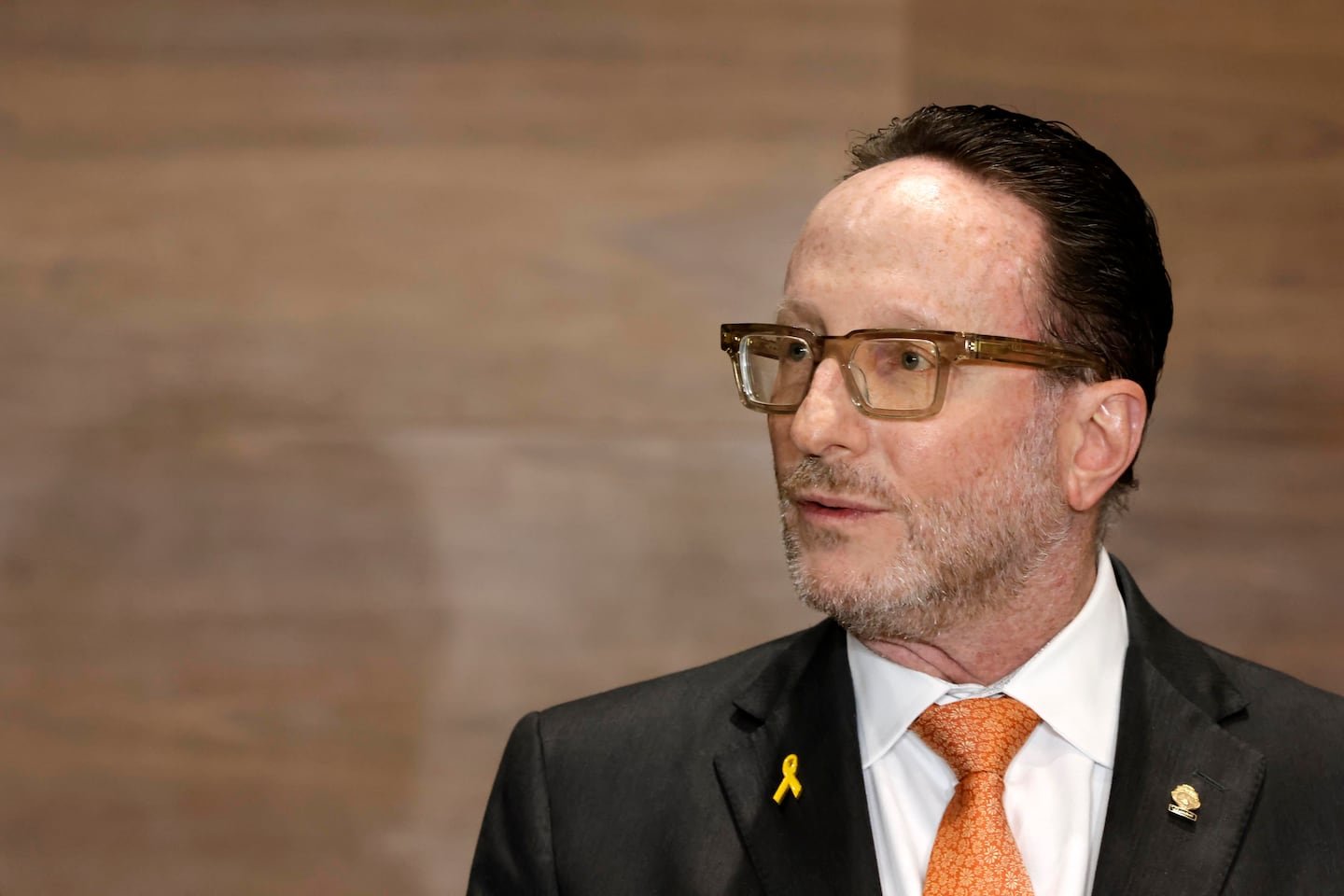 एली फेनझिगने त्याच्या गुरूचा मृत्यू झालेल्या दुःखद अपघाताबद्दल प्रथमच बोलले आहे