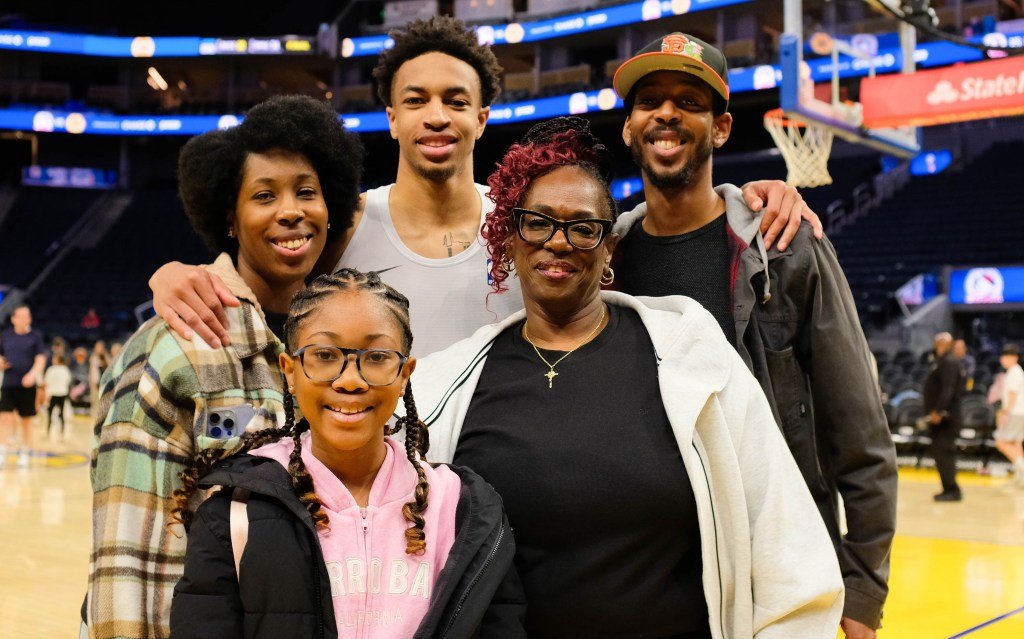 सांताक्रूझ वॉरियर्ससाठी चान्स मॅकमिलियन स्टार्स