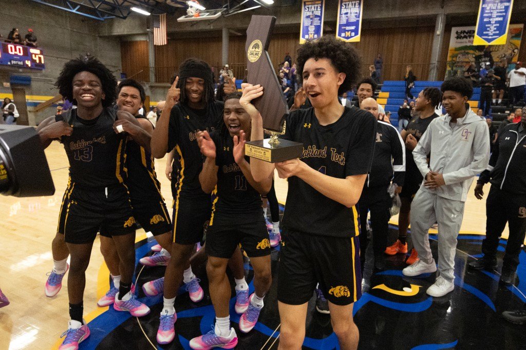 ओकलँड टेकने प्रतिस्पर्धी ओकलँडच्या खर्चावर आणखी एक विभागीय विजेतेपद साजरे केले