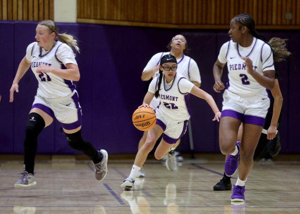 पायडमाँट कार्डिनलने न्यूमनला 19-0 ने पराभूत करून NCS ओपनच्या उपांत्य फेरीत प्रवेश केला