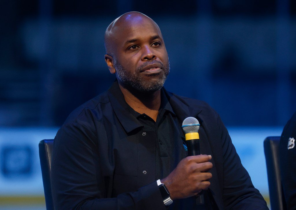 सॅन जोस शार्कचे माईक ग्रीर कीफर शेरवुडसाठी करार विस्ताराकडे लक्ष देत आहेत