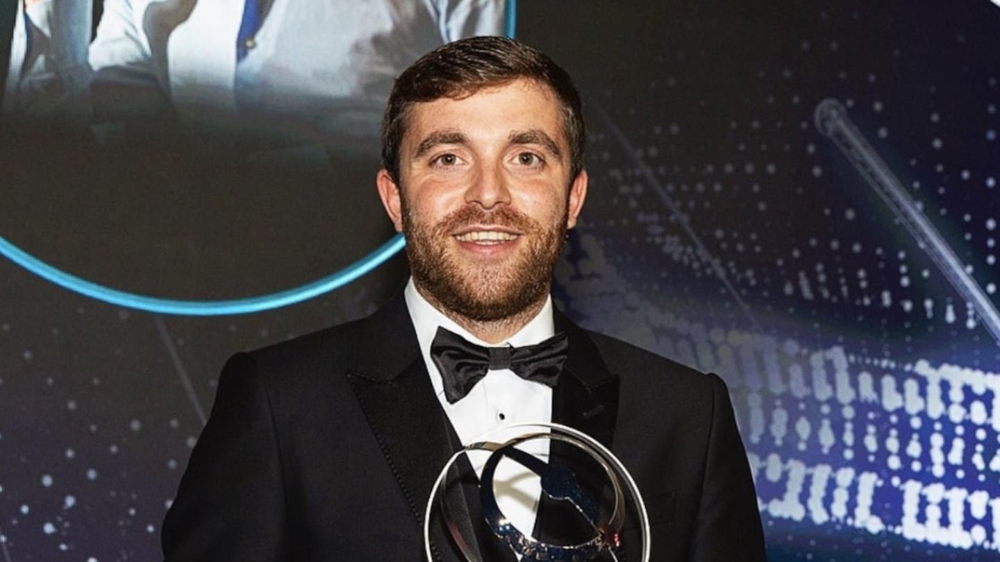 युरोपमधील सर्वात ओळखल्या जाणाऱ्या क्रीडा पत्रकारांपैकी एकाने टिको खेळाडूच्या अयशस्वी विवाह प्रस्तावाचे पुनरुज्जीवन केले, परंतु तो परत लढला.