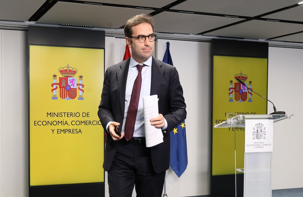 सरकार बचत खाते तयार करण्यास सुरुवात करते ज्यामुळे व्यक्तींना त्यांची गुंतवणूक एकत्र करता येईल आर्थिक बाजारपेठ