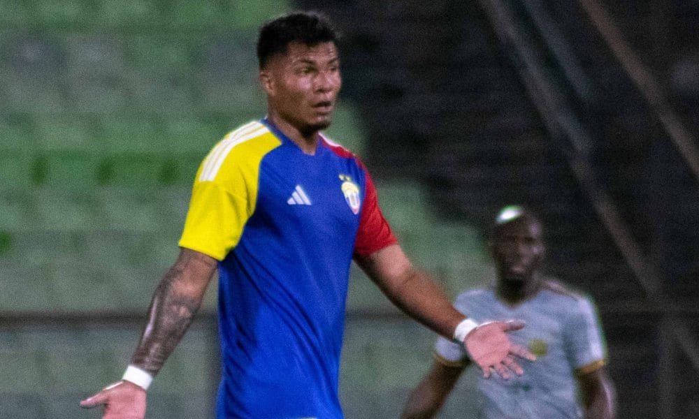 Jovani Bolivar UCV FC सह अध्यापनावर परतली