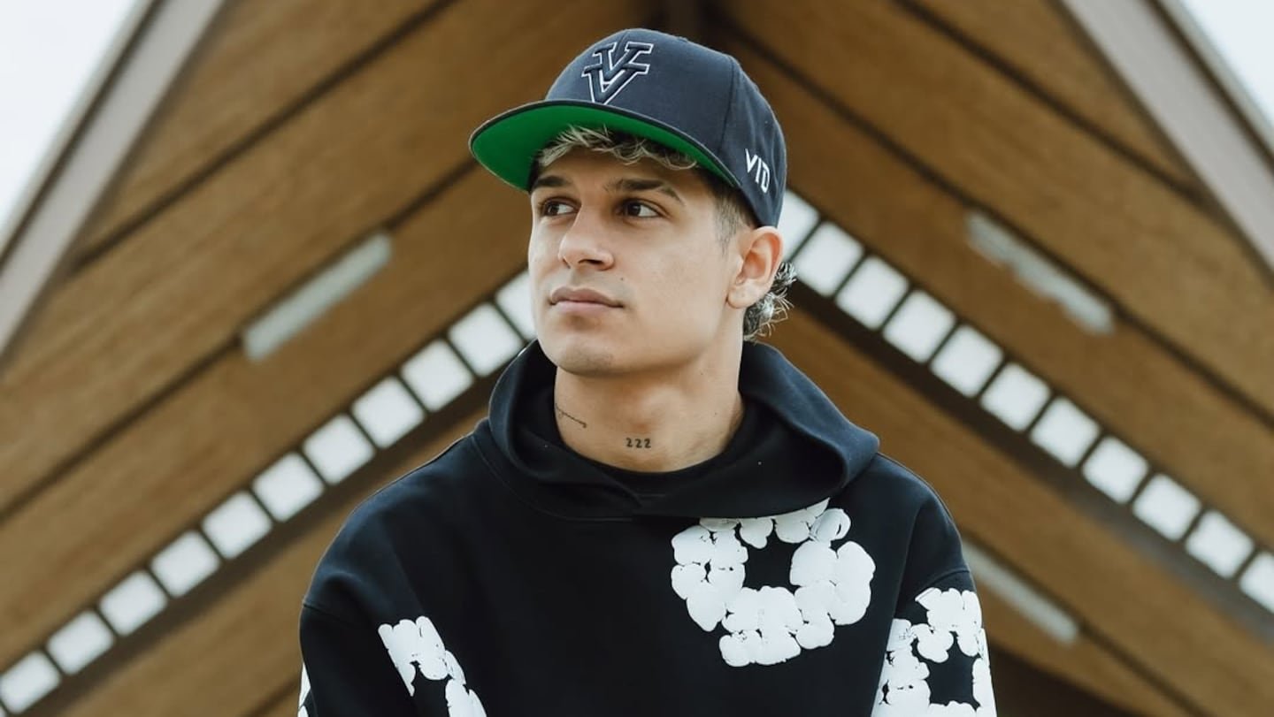 गायक कावोने सात महिन्यांपूर्वी दूर केलेल्या दुर्गुणाबद्दल पुन्हा बोलले आहे