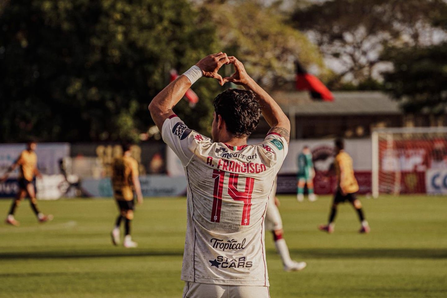 हर्नान मेडफोर्डने त्याच्या पहिल्या मोठ्या परीक्षेवर सप्रिसाचा त्रास सहन केला आणि वेळ मागितला