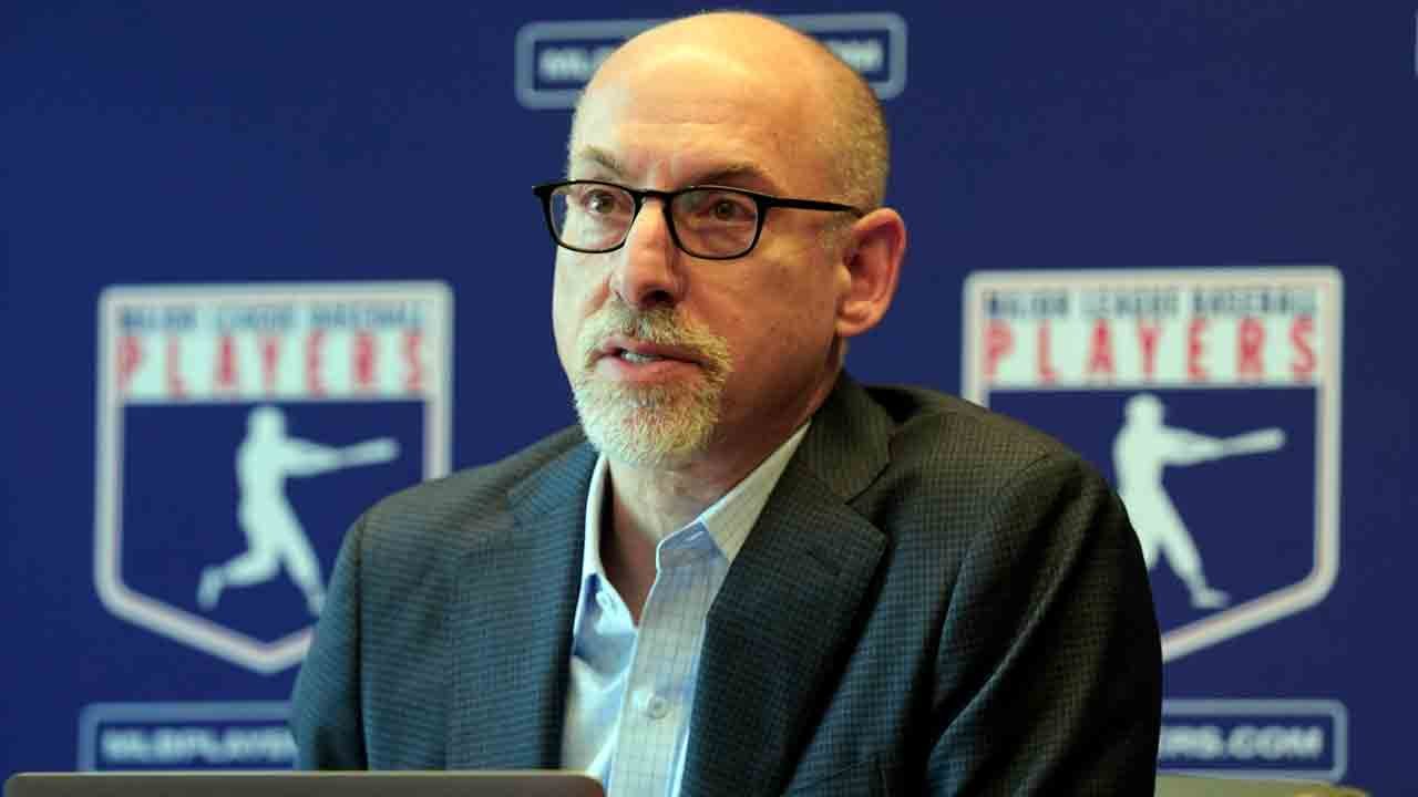 AP स्रोत: MLBPA ने एकमताने ब्रुस मेयर यांची अंतरिम CEO म्हणून निवड केली