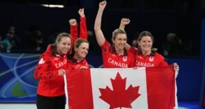ऑलिम्पिकमध्ये महिलांच्या कर्लिंगमध्ये कॅनडाच्या होमन संघाने अमेरिकेचा पराभव करत कांस्यपदक जिंकले.