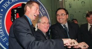 “स्कॉटी” मॉरिसन, माजी हॉकी हॉल ऑफ फेम कार्यकारी यांचे वयाच्या 95 व्या वर्षी निधन झाले