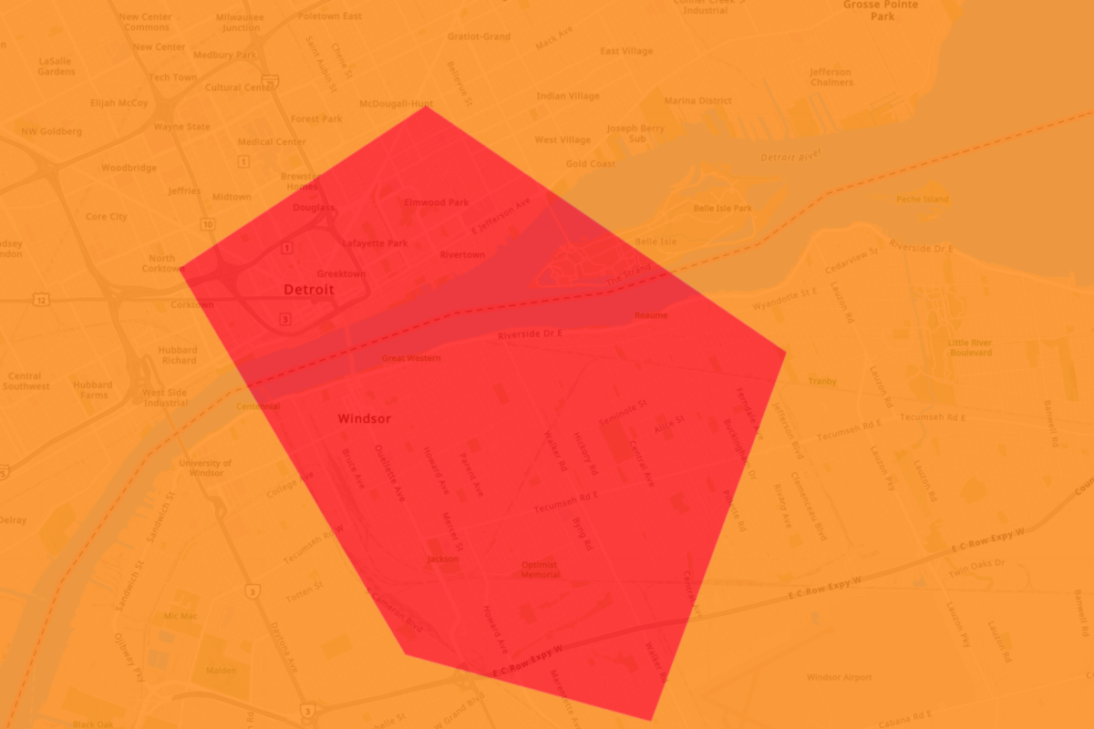 मिशिगनमधील लाखो लोकांना घरामध्ये राहण्याचा, खिडक्या बंद करण्याचा इशारा देण्यात आला आहे