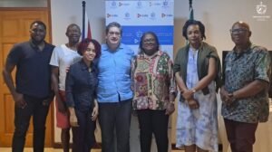 डोमिनिका येथील क्यूबन राजदूत एकता गट आणि क्यूबन पदवीधरांना भेटले