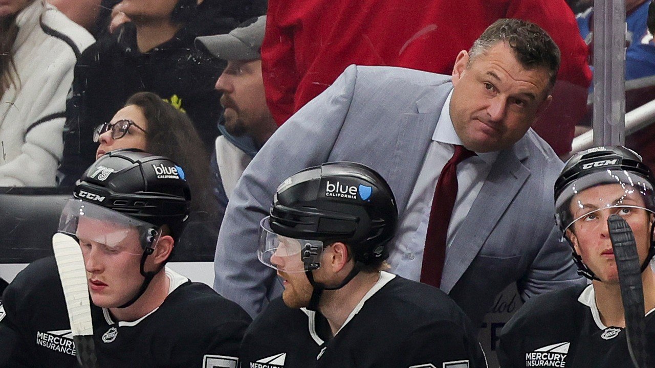 अंतरिम मुख्य प्रशिक्षक म्हणून डीजे स्मिथचे पदार्पण बिघडवून हिमस्खलनने किंग्सला हरवले