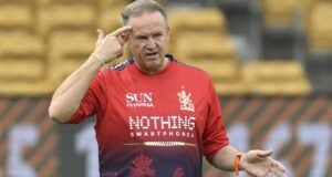 IPL 2026: MI vs RCB दरम्यान आचारसंहितेच्या उल्लंघनासाठी अँडी फ्लॉवरला दंड