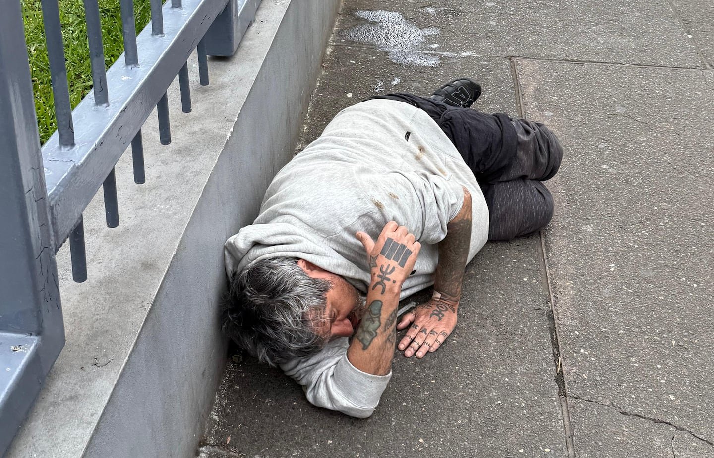 लुईस लोरेटो ला तेजा च्या व्यसनाबद्दल बोलतो: “माझ्यासाठी देवाला मागा. मला मदत हवी आहे”