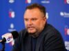 76ers बास्केटबॉल ऑपरेशन्सचे अध्यक्ष डॅरिल मोरे यांच्याशी विभक्त होत आहेत