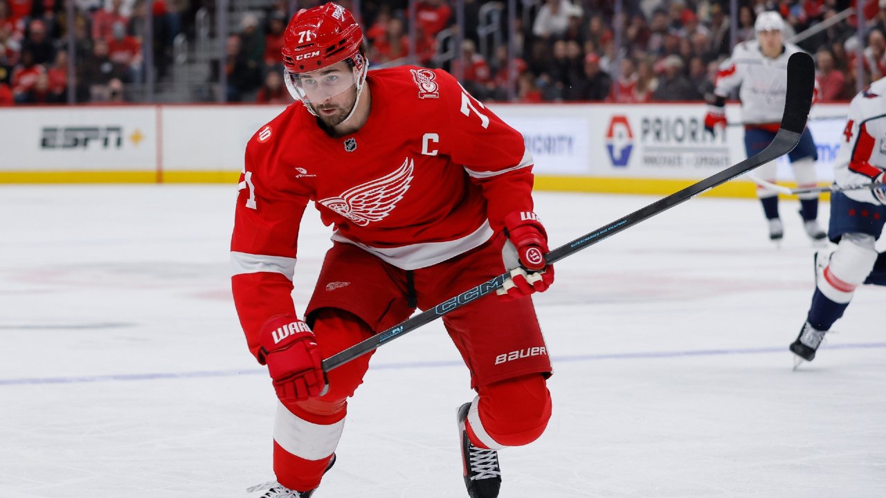 रेड विंग्सच्या लार्किनला पँथर्सविरुद्ध दुखापत झाली