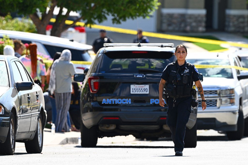 गेल्या उन्हाळ्यात अँटिओक पोलिसांना जीवघेण्या गोळीबारापासून मुक्त करण्यात आले